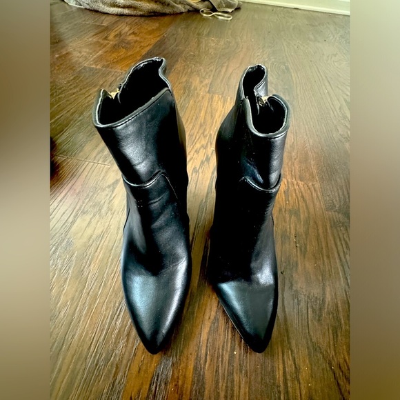 BCBG ankle boots with wedge heel. Black. - Picture 1 of 5